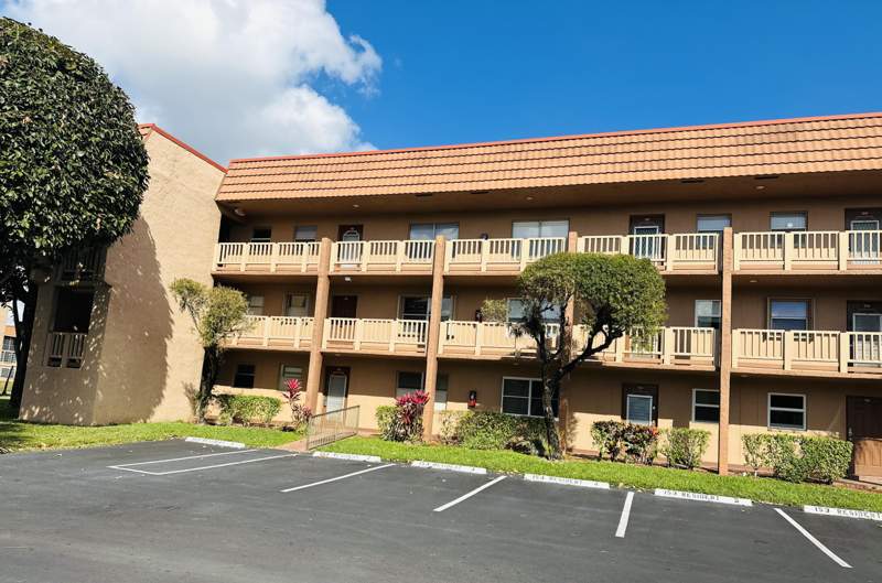 2 bedroom Condominium at 9900 Sunrise Lakes Boulevard #201, Sunrise Lakes 153 Condo, Sunrise — photo 2