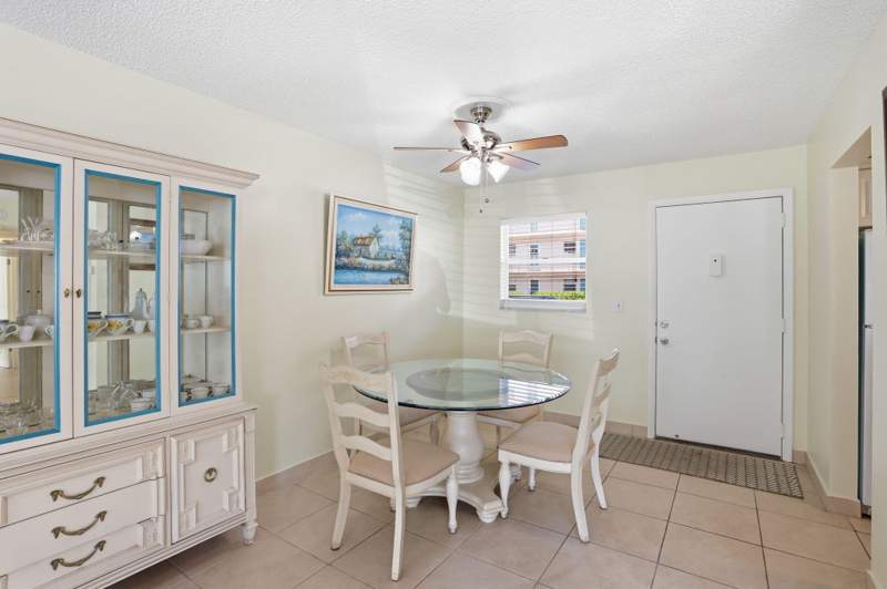 1 bedroom Condominium at 721 Lori Drive #113, Lakeside Village Condo 8, Palm Springs — photo 5