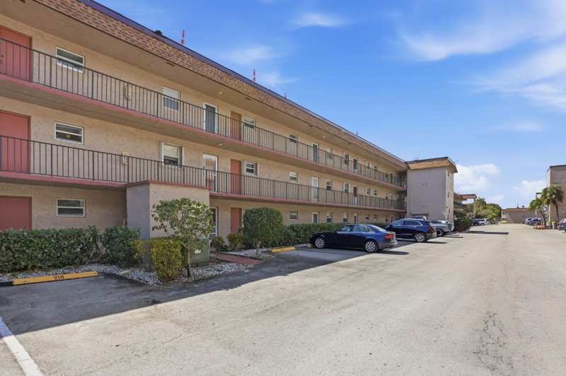1 bedroom Condominium at 721 Lori Drive #113, Lakeside Village Condo 8, Palm Springs — photo 1