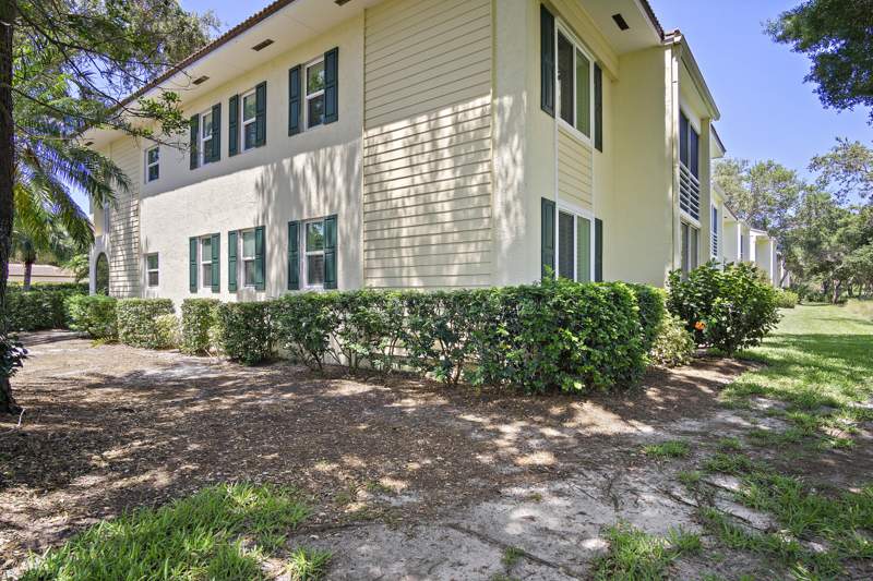 3 bedroom Condominium at 12457 Harbour Ridge Boulevard #27, Harbour Ridge Yacht and Country Club - Pond Apple Village Condominium, Palm City — photo 2