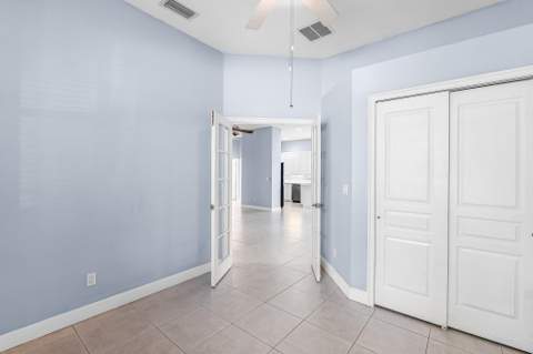 615 NE Canoe Park Circle, Port St. Lucie FL - photo 9 of 38