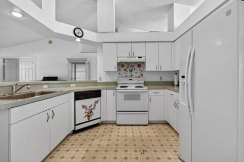 459 SE Nome Drive, Port St. Lucie FL - photo 6 of 47