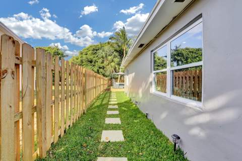 240 NW 9th Avenue, Delray Beach FL - photo 20 of 38