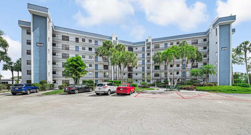 2 bedroom Condominium at 4640 Lucerne Lakes Boulevard #206, Sunrise Of Palm Beach Condo 1,2,3,4, 14 And 17, Lake Worth — photo 1