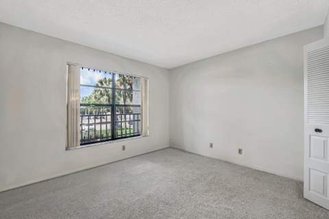 4640 Lucerne Lakes Boulevard #206, Lake Worth FL - photo 10 of 42
