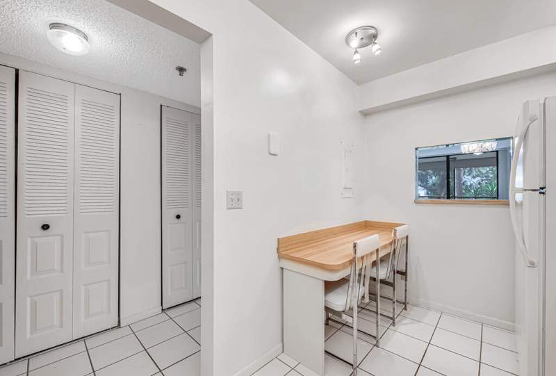 2 bedroom Condominium at 4640 Lucerne Lakes Boulevard #206, Sunrise Of Palm Beach Condo 1,2,3,4, 14 And 17, Lake Worth — photo 5