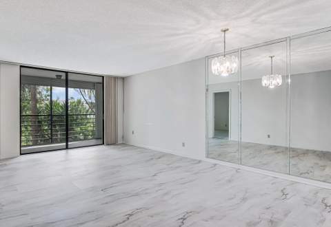 4640 Lucerne Lakes Boulevard #206, Lake Worth FL - photo 7 of 42