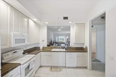 36 Harbour Isle Drive #106, Fort Pierce FL - photo 11 of 44