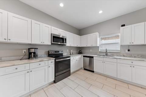 525 NW 12th Avenue, Boynton Beach FL - photo 7 of 39
