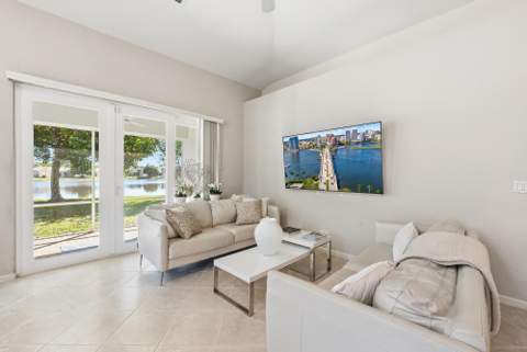 2737 Clipper Circle, West Palm Beach FL - photo 10 of 35