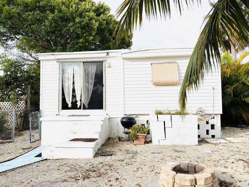 2 bedroom Mobile Home at 47 Boundary Lane, Geiger Mobile Home (9.0), Geiger Key — photo 3