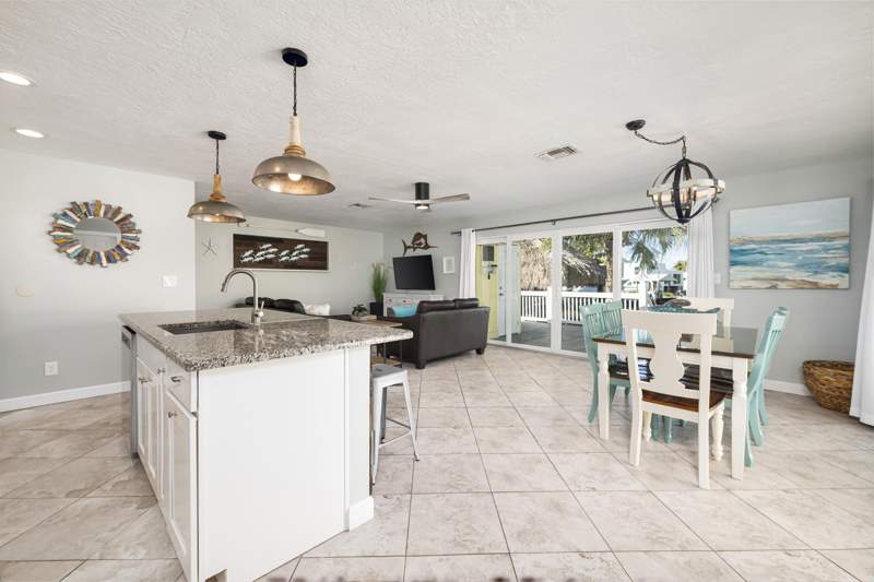 2 bedroom Single Family Residence at 8188 Aviation Boulevard, Venice (52.0), Marathon — photo 5