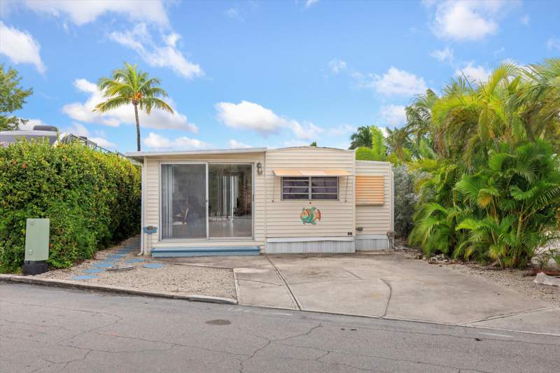 1 bedroom Mobile Home at 701 Spanish Main Drive #182, Venture Out (23.0), Cudjoe Key — photo 2