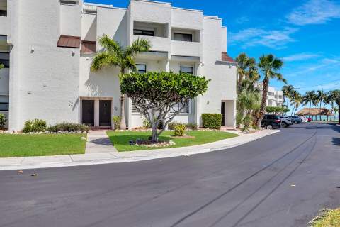601 W Ocean Drive #203A, Key Colony FL - photo 6 of 40