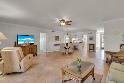 601 W Ocean Drive #203A, Key Colony FL - photo 11 of 40
