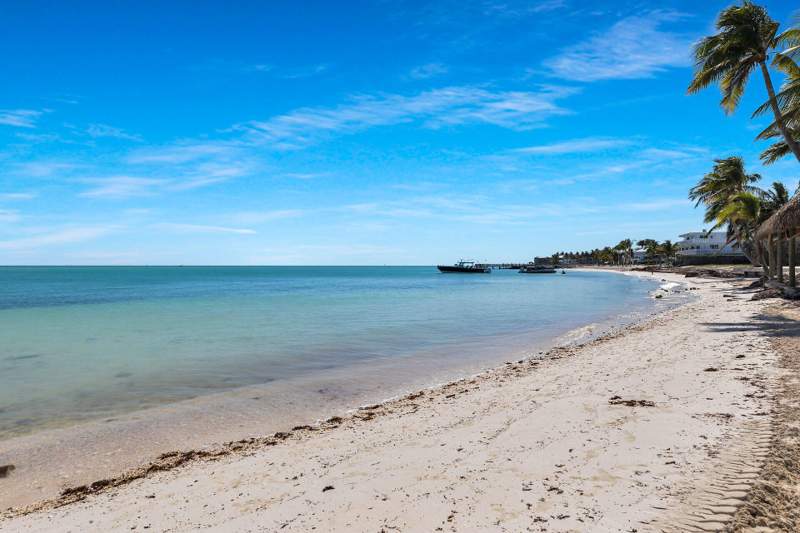 2 bedroom Condominium at 601 W Ocean Drive #203A, Cay Condo (53.5), Key Colony — photo 4