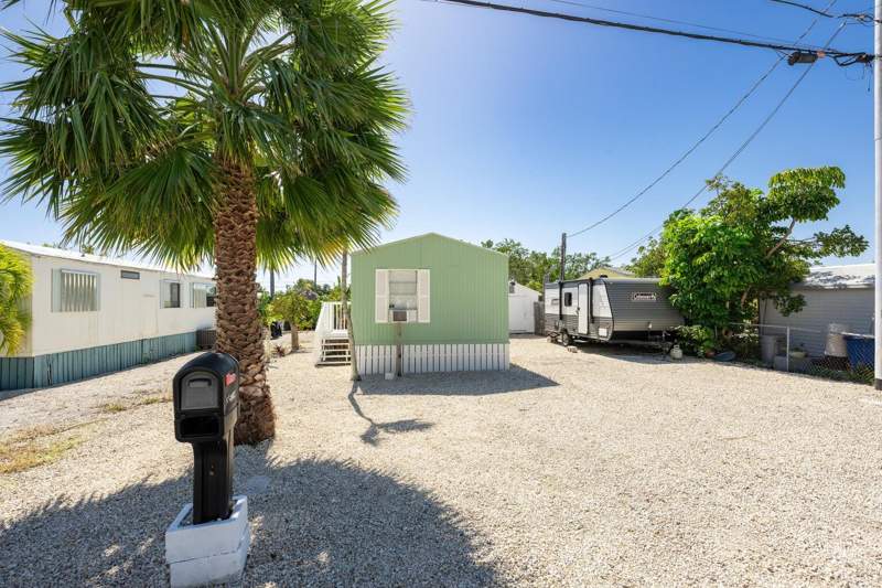 2 bedroom Mobile Home at 27942 Snapper Lane, Coral Shores Estates (28.0), Little Torch Key — photo 2