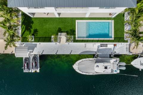 88 W Plaza Del Lago, home for sale in Lower Matecumbe 33036