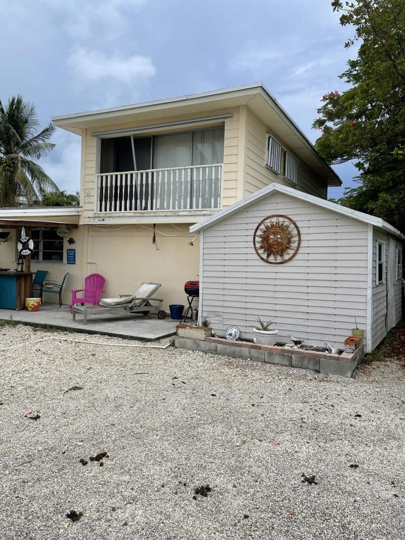 5 bedroom Single Family Residence at 11250 5Th Avenue Gulf Avenue, Key Colony Sub (53.0), Marathon — photo 2