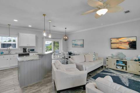 121 Venetian Drive, Lower Matecumbe FL - photo 11 of 33
