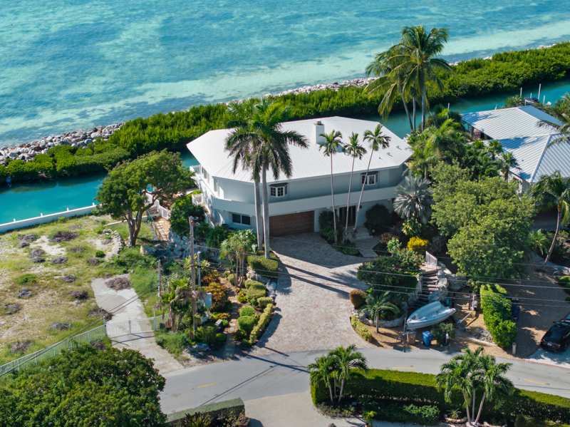 4 bedroom Single Family Residence at 258 W Seaview Circle, Plantation Island (61.0), Duck Key — photo 1