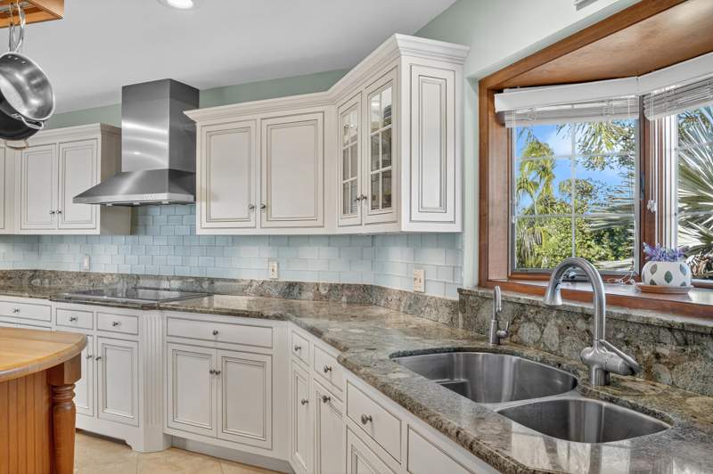 4 bedroom Single Family Residence at 258 W Seaview Circle, Plantation Island (61.0), Duck Key — photo 5