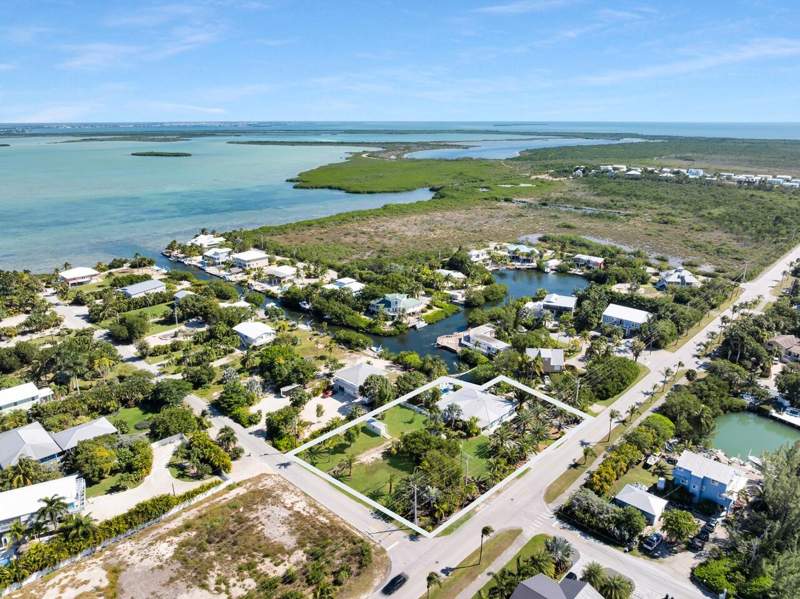 4 bedroom Single Family Residence at 1481 Sugarloaf Boulevard, Sugarloaf Shores (17.0), Sugarloaf Key — photo 2