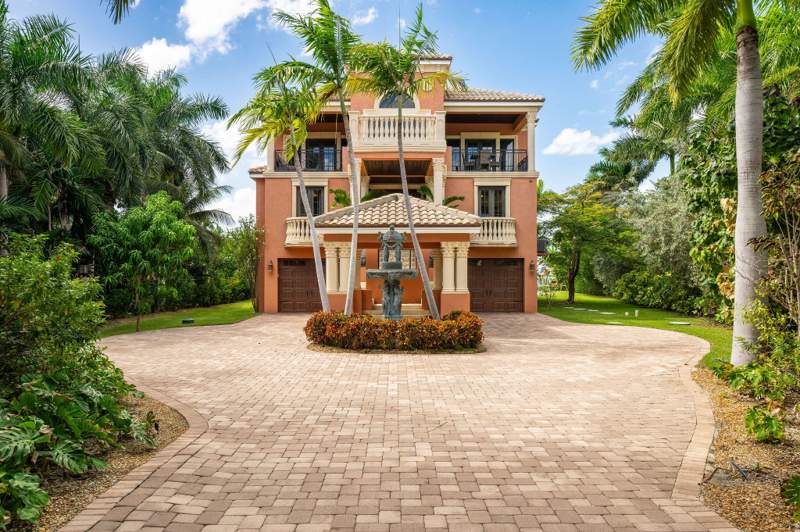 4 bedroom Single Family Residence at 30 Cannon Royal Drive, Shark Key (11.0), Shark Key — photo 2