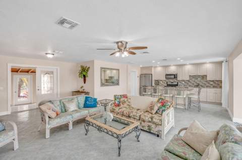 1607 Sunrise Drive, Big Pine Key FL - photo 10 of 43