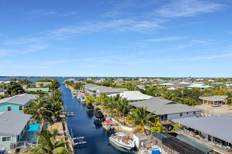 4 bedroom Duplex at 29678 Enterprise Avenue, Pine Channel Estates (29.5), Big Pine Key — photo 2