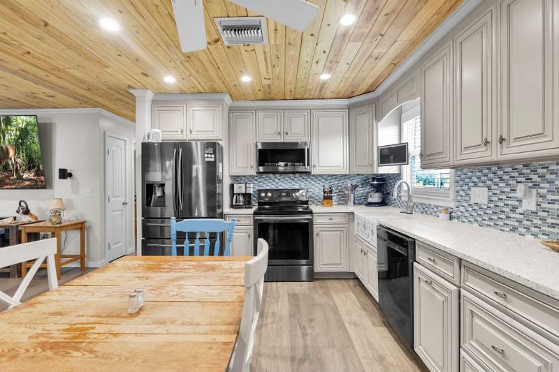 4 bedroom Duplex at 29678 Enterprise Avenue, Pine Channel Estates (29.5), Big Pine Key — photo 3