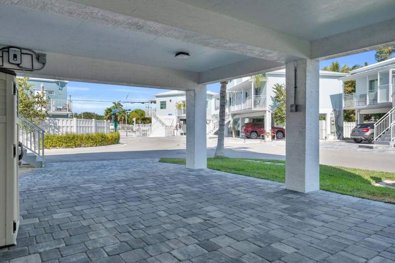 1 bedroom Condominium at 10877 Overseas Highway #30, Ocean Isles Fishing (52.5), Marathon — photo 3
