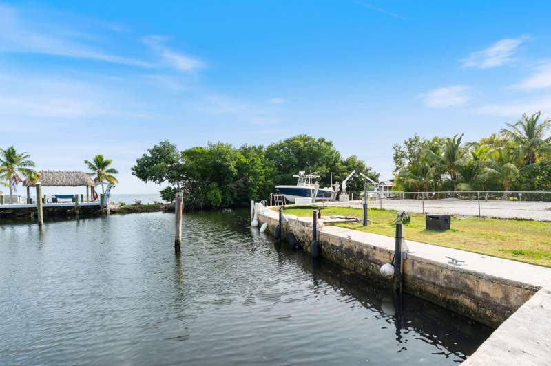 4 bedroom Single Family Residence at 127 Seaside Avenue, Seaside Sub (94.5), Key Largo — photo 2