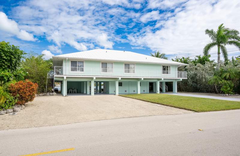 5 bedroom Single Family Residence at 205 S Point Drive, Sugarloaf Shores (17.0), Sugarloaf Key — photo 2