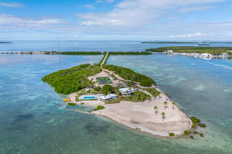 6 bedroom Single Family Residence at 79775 Overseas Highway, Tea Table (79.5), Upper Matecumbe Key Islamorada — photo 1