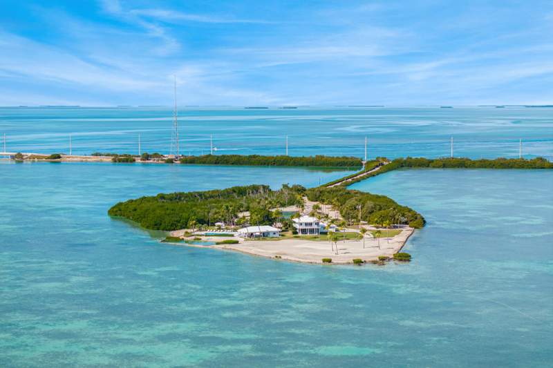 6 bedroom Single Family Residence at 79775 Overseas Highway, Tea Table (79.5), Upper Matecumbe Key Islamorada — photo 3
