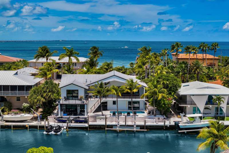 4 bedroom Single Family Residence at 362 E Seaview Drive, Yacht Club Island (61.0), Duck Key — photo 2