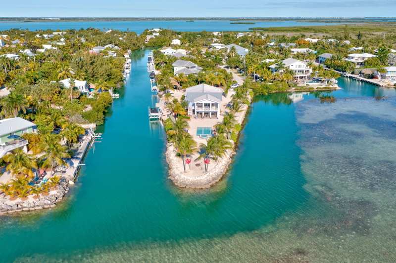 4 bedroom Single Family Residence at 17013 Coral Drive, Sugarloaf Shores (17.0), Sugarloaf Key — photo 1