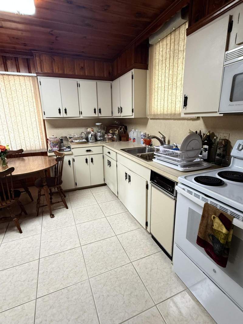 2 bedroom Single Family Residence at 1 & 2 Aronovitz Lane, Old Town - Unlisted (1.0), Key West — photo 4