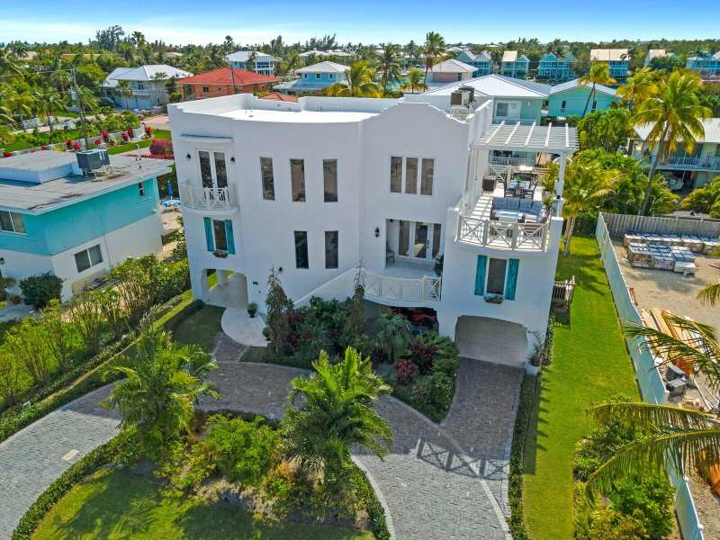3 bedroom Single Family Residence at 317 E Seaview Circle, Duck Key (61.0), Duck Key — photo 1