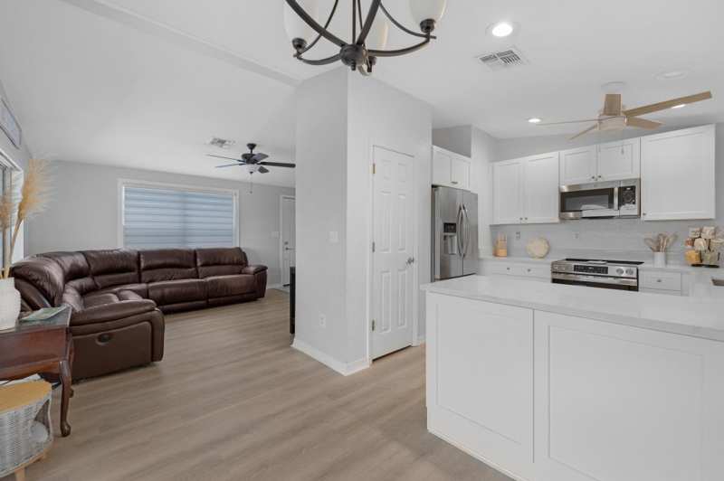 3 bedroom Single Family Residence at 31240 Avenue H, Sands Sub (31.0), Big Pine Key — photo 1