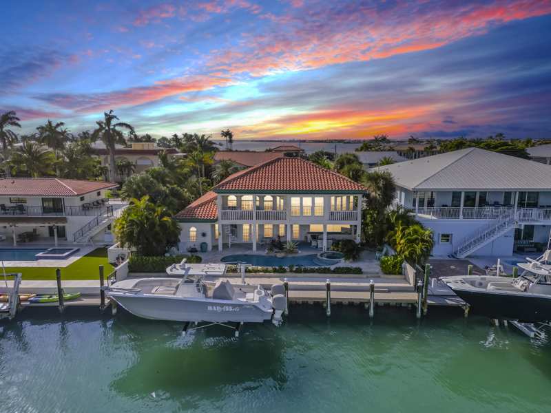6 bedroom Single Family Residence at 820 12Th Street, Key Colony Bch 2nd Addn (53.5), Key Colony — photo 1