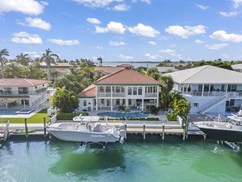 6 bedroom Single Family Residence at 820 12Th Street, Key Colony Bch 2nd Addn (53.5), Key Colony — photo 5