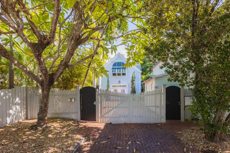 7 bedroom Single Family Residence at 919-921 Thomas Street, Old Town - Unlisted (1.0), Key West — photo 1