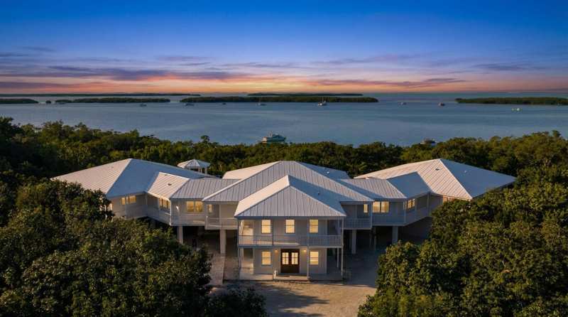 7 bedroom Single Family Residence at 81486 Overseas Highway, Misc Upper Matacumbe (82.0), Upper Matecumbe Key Islamorada — photo 1