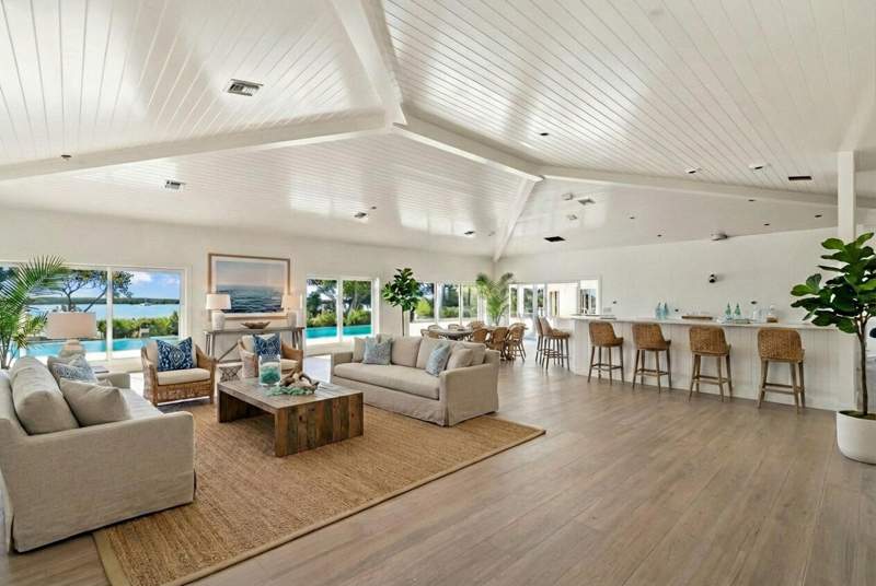 7 bedroom Single Family Residence at 81486 Overseas Highway, Misc Upper Matacumbe (82.0), Upper Matecumbe Key Islamorada — photo 3