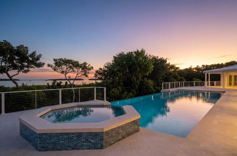 7 bedroom Single Family Residence at 81486 Overseas Highway, Misc Upper Matacumbe (82.0), Upper Matecumbe Key Islamorada — photo 2