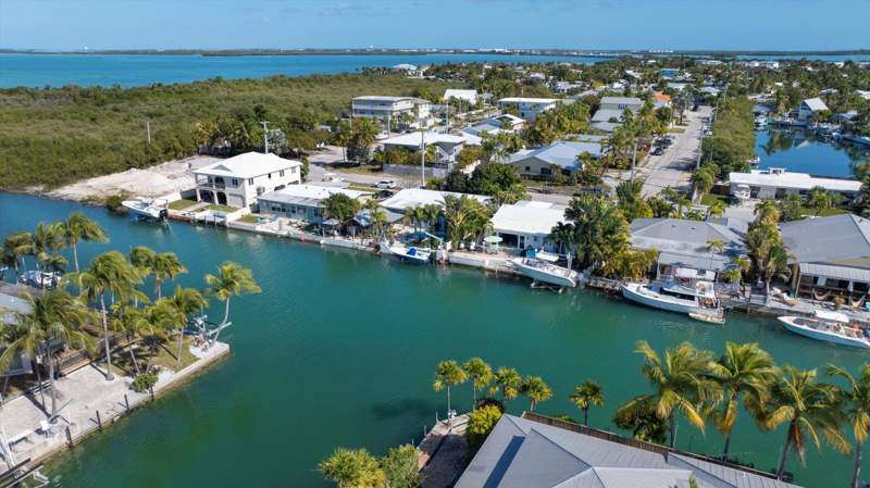 3 bedroom Single Family Residence at 21 Bougainvillea Avenue, Key Haven 5th Add Repl (5.0), Key Haven — photo 3