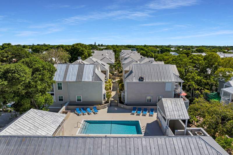 2 bedroom Condominium at 1075 Duval Street #R10, Old Town - Unrecord (1.0), Key West — photo 2