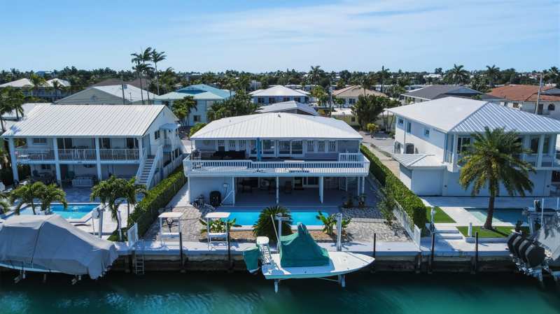 5 bedroom Single Family Residence at 320 5Th Street, Key Colony Beach (53.5), Key Colony — photo 1